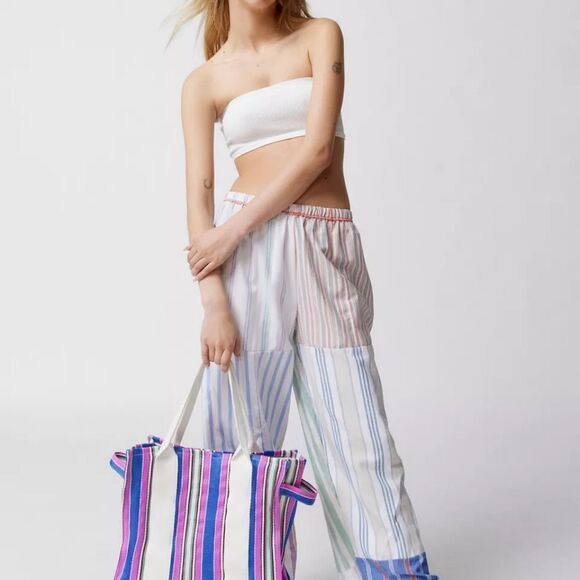 Urban Outfitters medium size Stripe tote bag with Removable strap - Picture 5 of 7